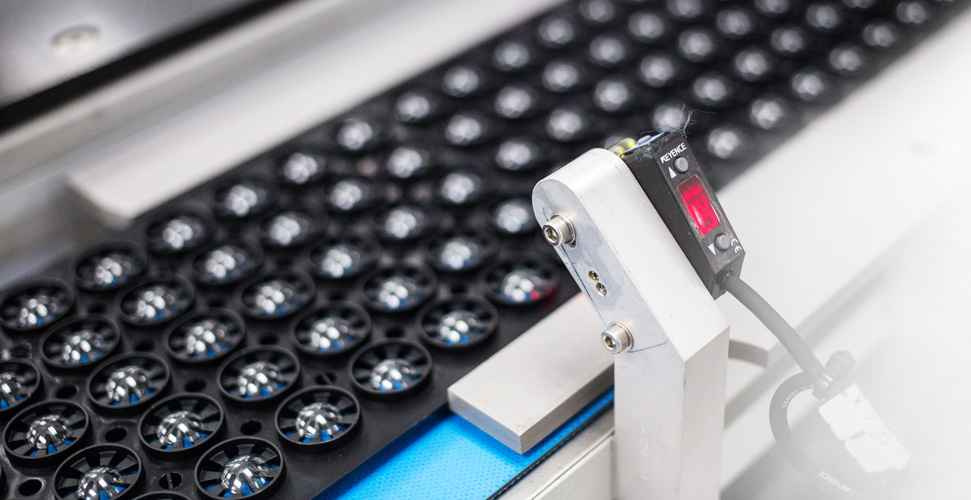 Supervision Optimax contact lenses with UV-blocking properties for the best possible vision correction.